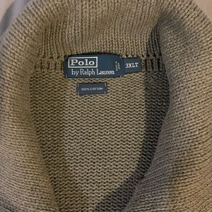 Men’s Polo sweater, color gray in great condition.